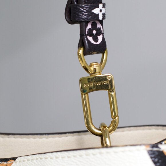 Louis Vuitton Monogram Giant Jungle Neo Noe Bucket Bag - Picture 10 of 11